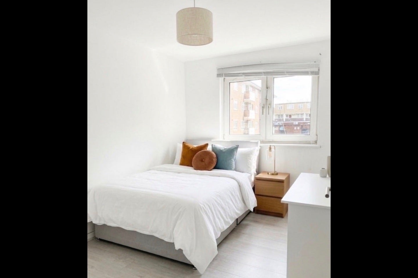 Flat Deeley Road in Greater London