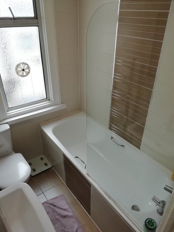 Room Ivy Road in Greater London