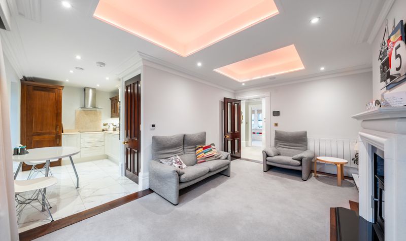 Flat Clarence Drive in Harrogate