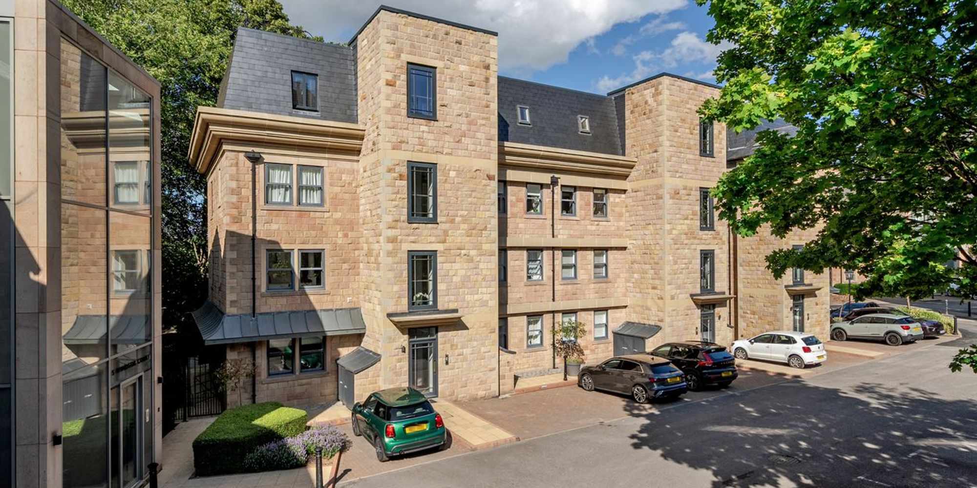 Flat Clarence Drive in Harrogate