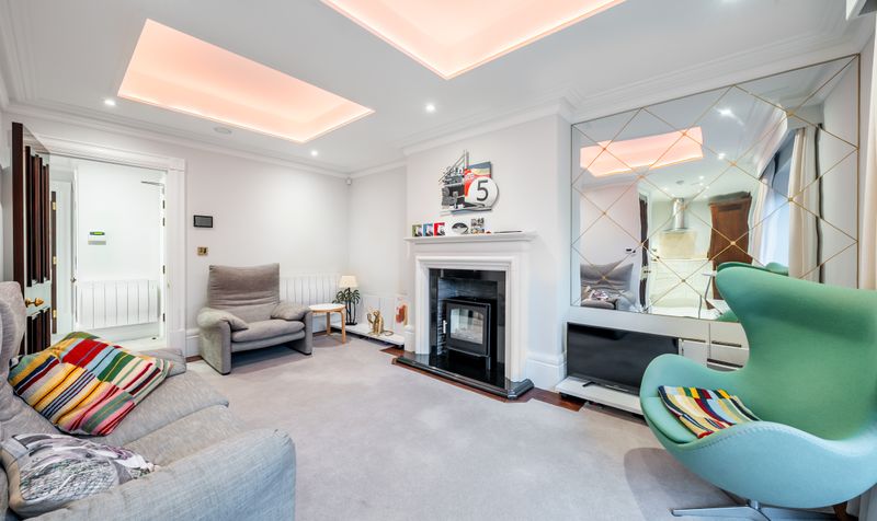 Flat Clarence Drive in Harrogate