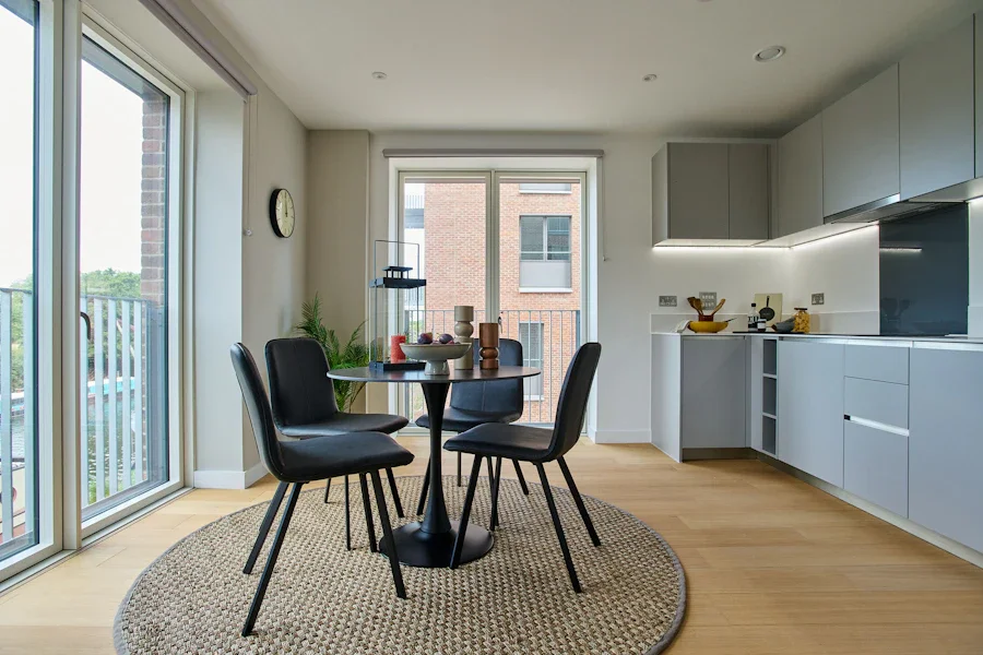 Flat Hale Wharf in Greater London