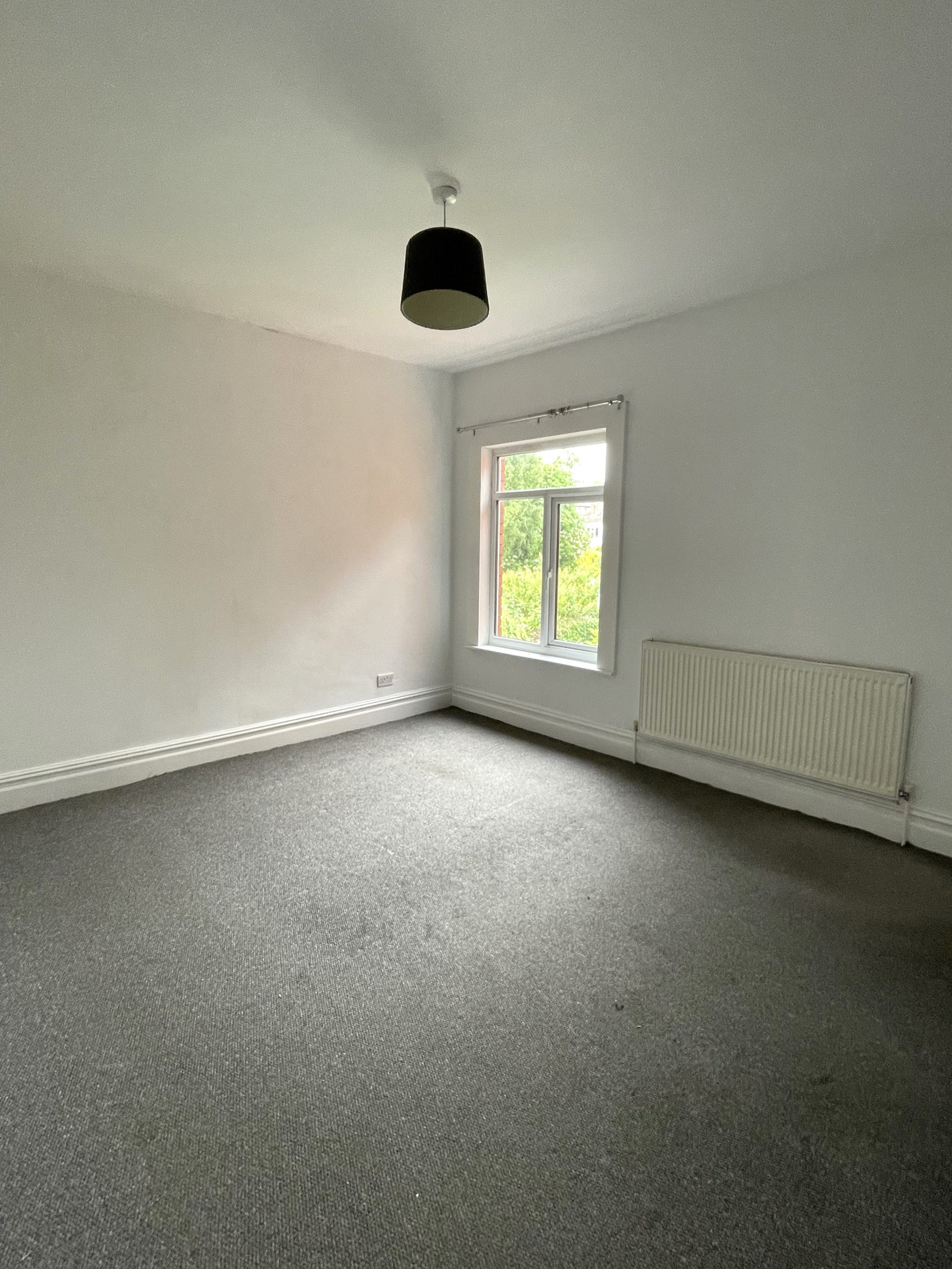 Flat Warwick Drive in Wallasey