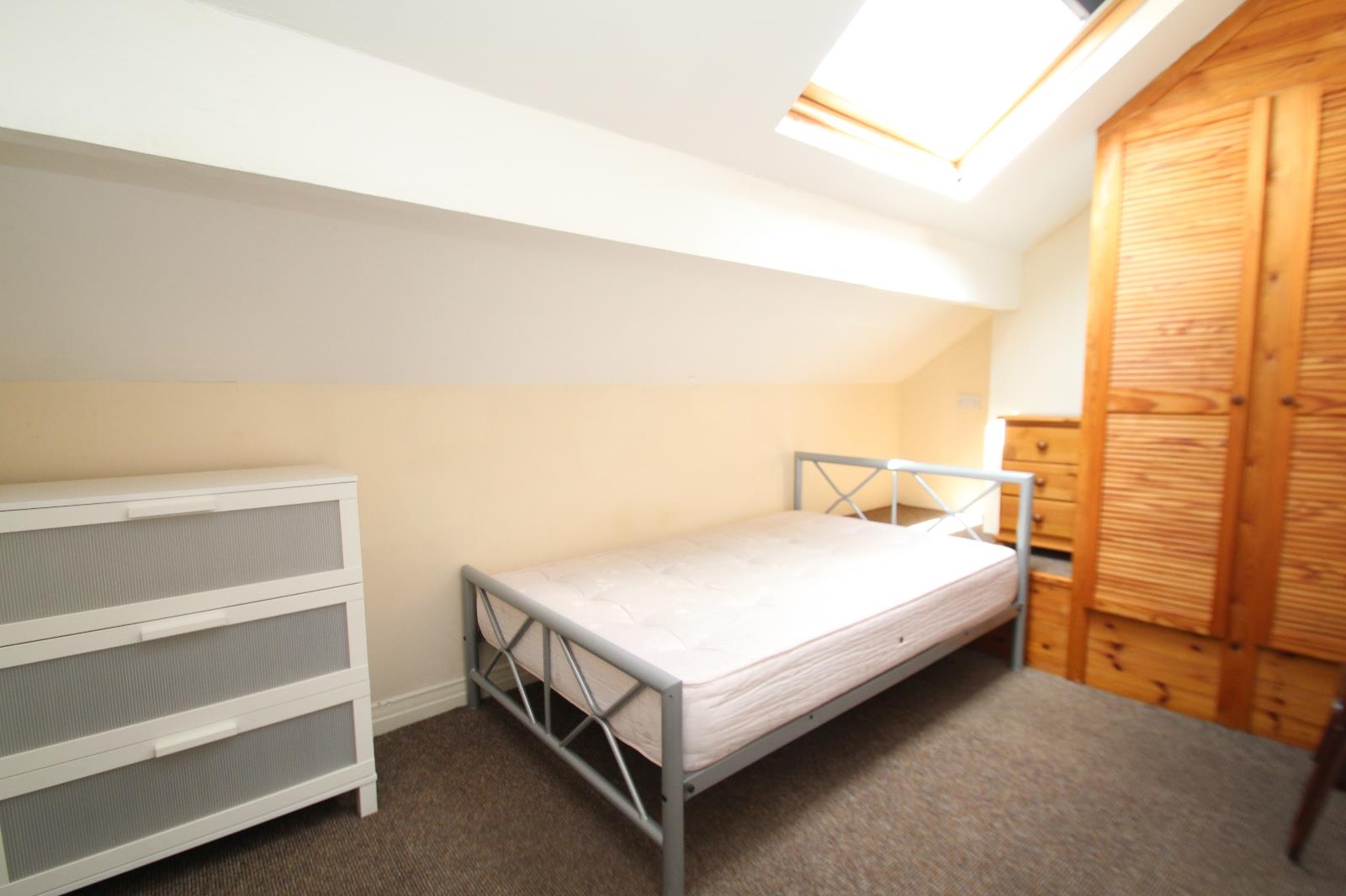 Room Hawthorn View in Leeds