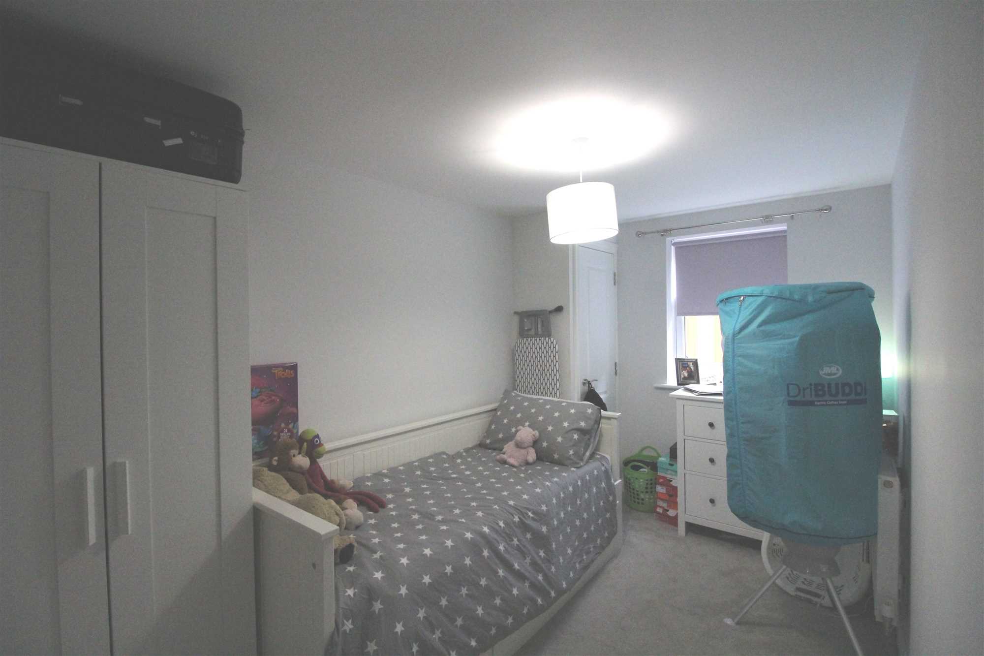 Flat Eastwood Boulevard in Southend-on-Sea