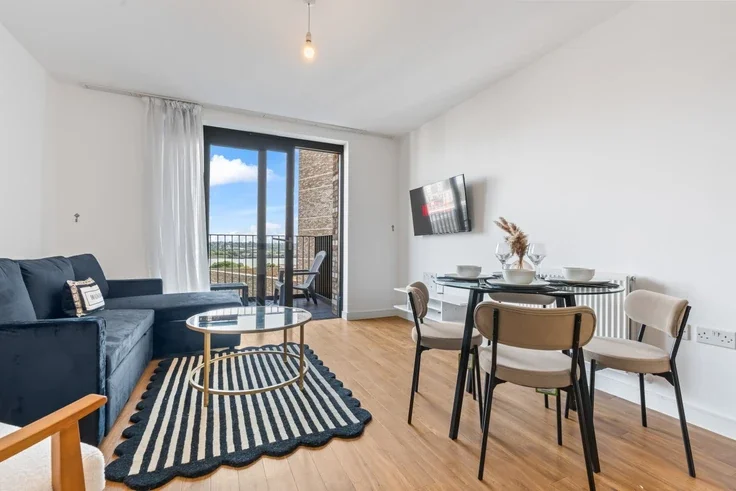 Flat Bramwell Way in Greater London