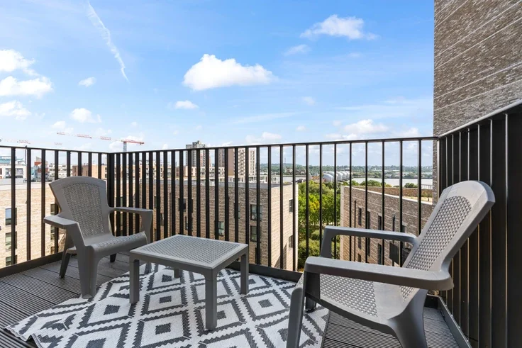Flat Bramwell Way in Greater London