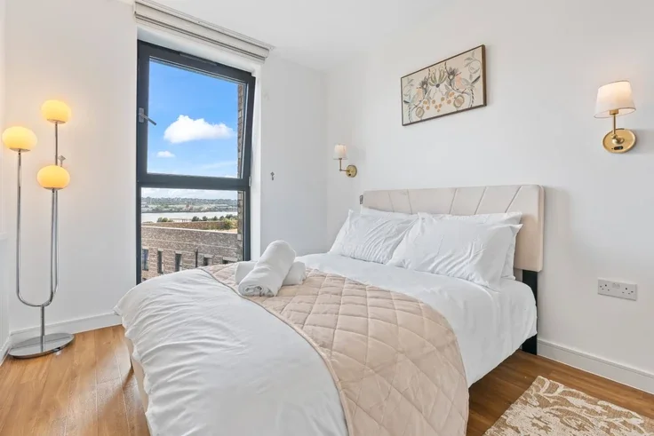 Flat Bramwell Way in Greater London