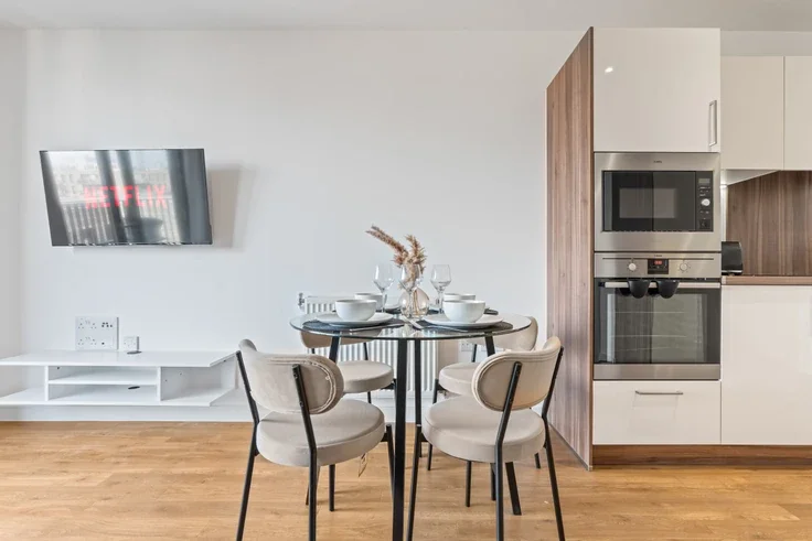 Flat Bramwell Way in Greater London