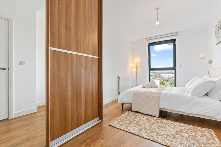 Flat Bramwell Way in Greater London