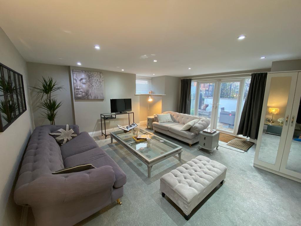 House Cranford Close in Greater London