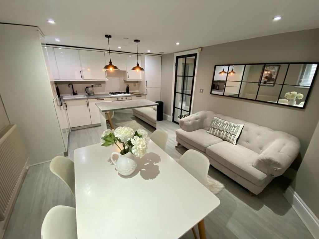 House Cranford Close in Greater London