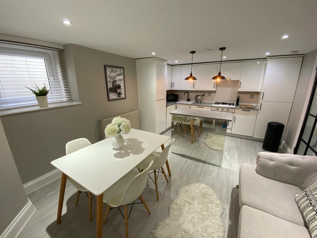 House Cranford Close in Greater London