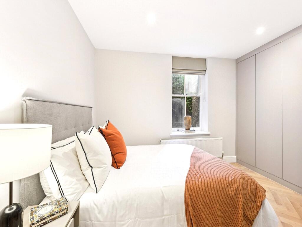 House Cranford Close in Greater London