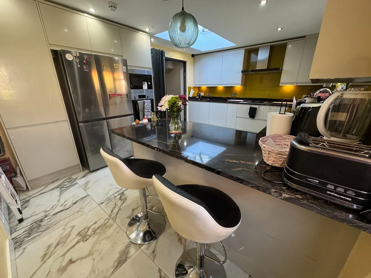 Room Stayton Road in Greater London