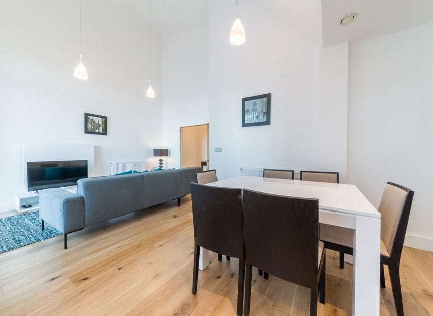 Flat Hoy Street in Greater London