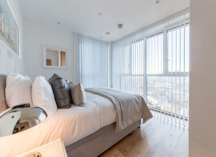 Flat Hoy Street in Greater London