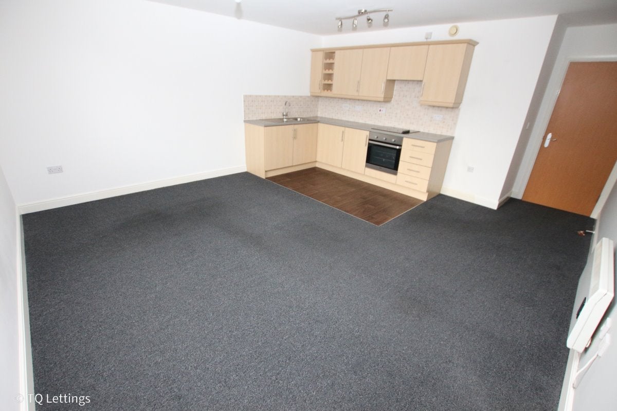 Flat Pendle Court in Leigh