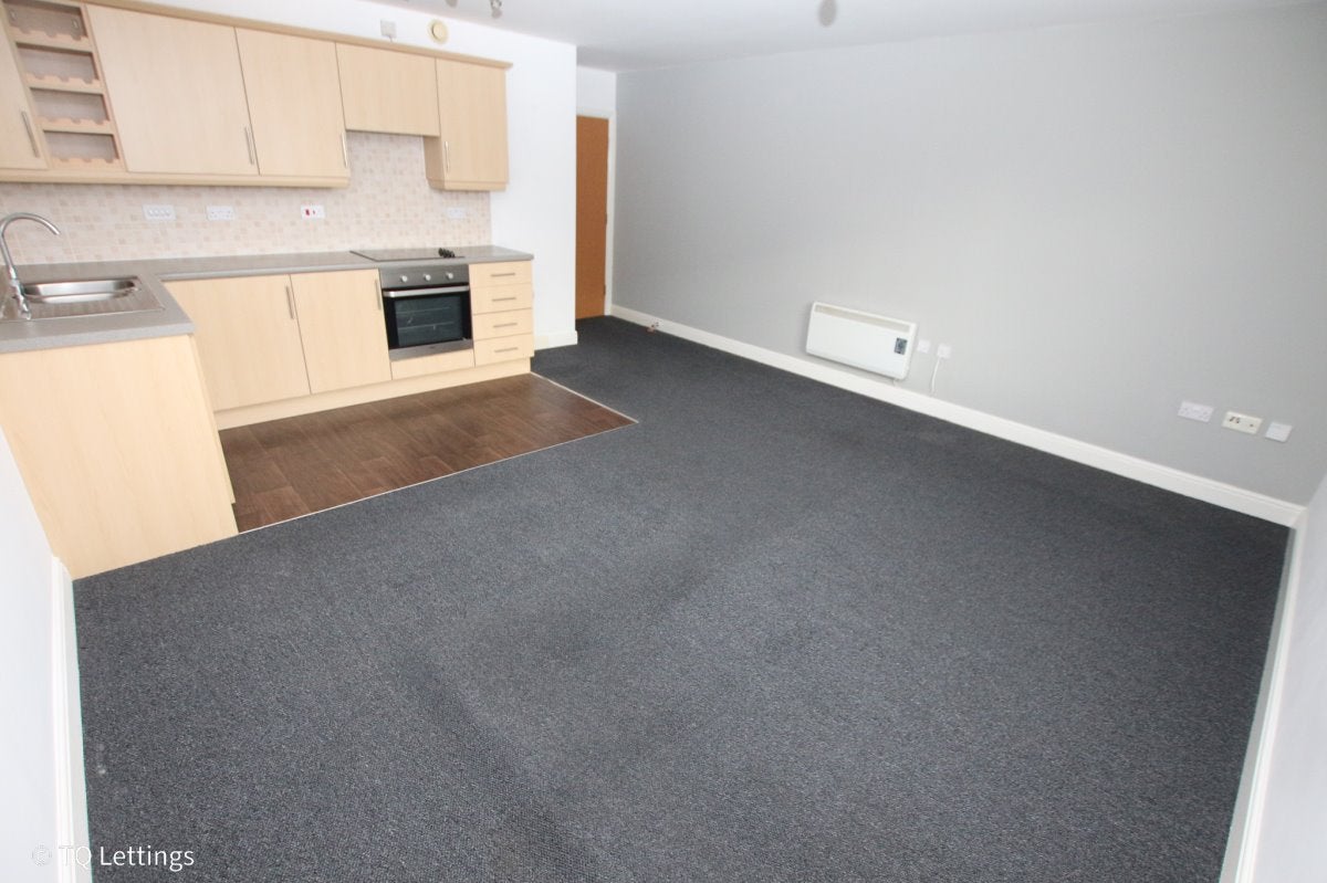 Flat Pendle Court in Leigh
