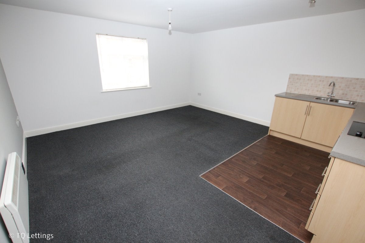 Flat Pendle Court in Leigh