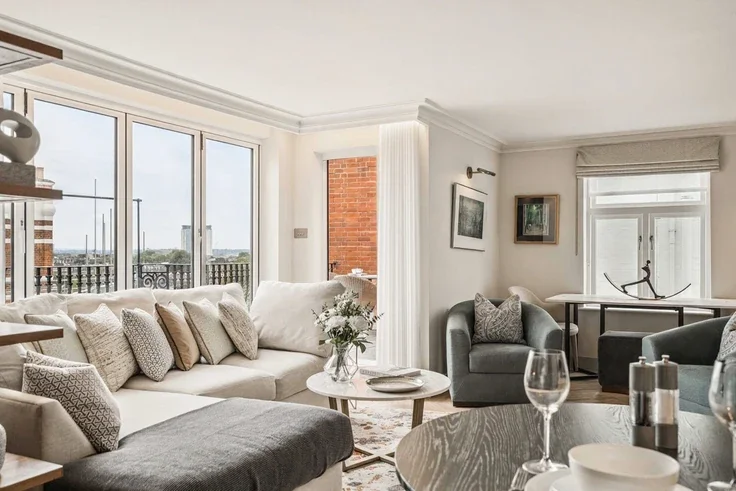 Flat Iverna Court in Greater London