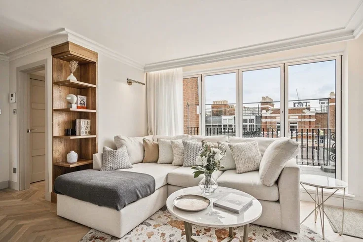 Flat Iverna Court in Greater London