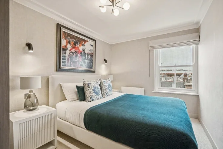 Flat Iverna Court in Greater London