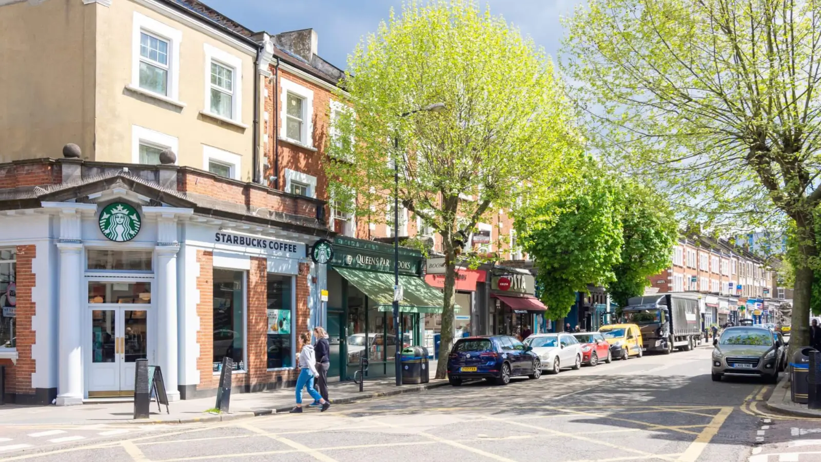 Flat Harvist Road in Greater London