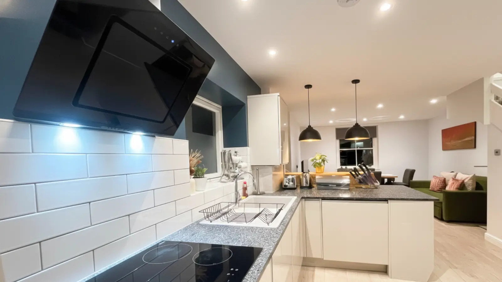 Flat Harvist Road in Greater London