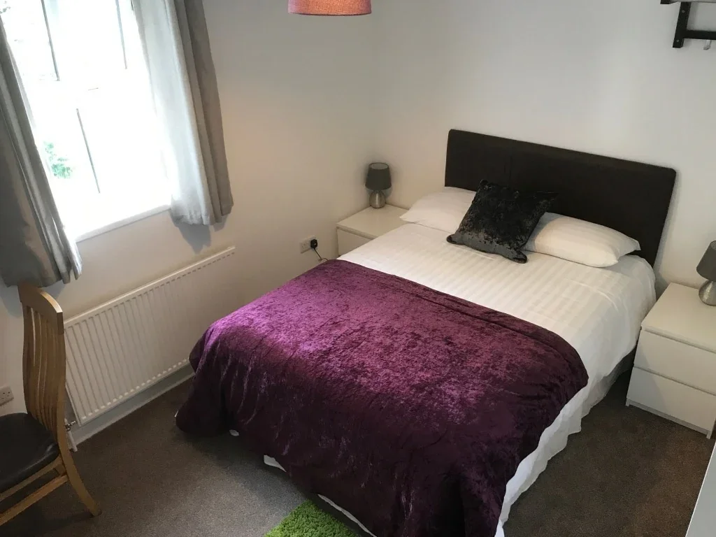 Room Wostenholm Road in Sheffield
