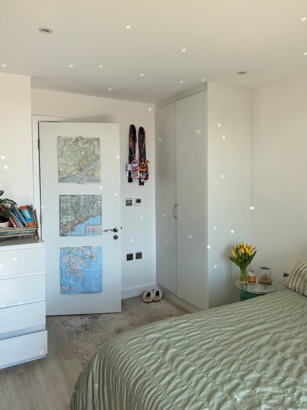 Room East Road in Greater London
