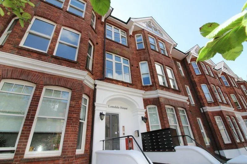 Flat Vale Avenue in Tunbridge Wells