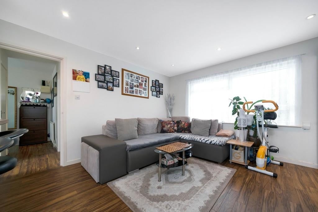Flat Southwood Road in Greater London