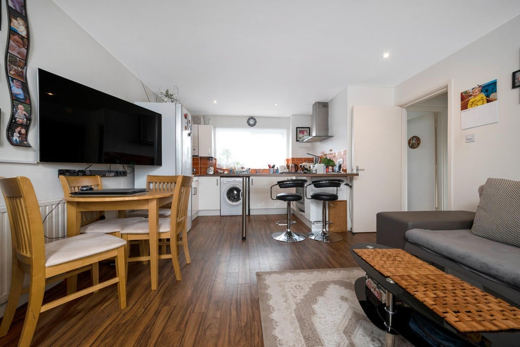 Flat Southwood Road in Greater London