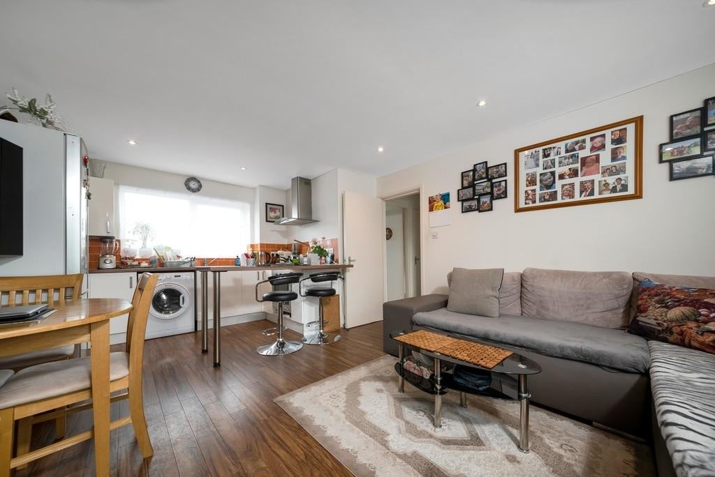 Flat Southwood Road in Greater London