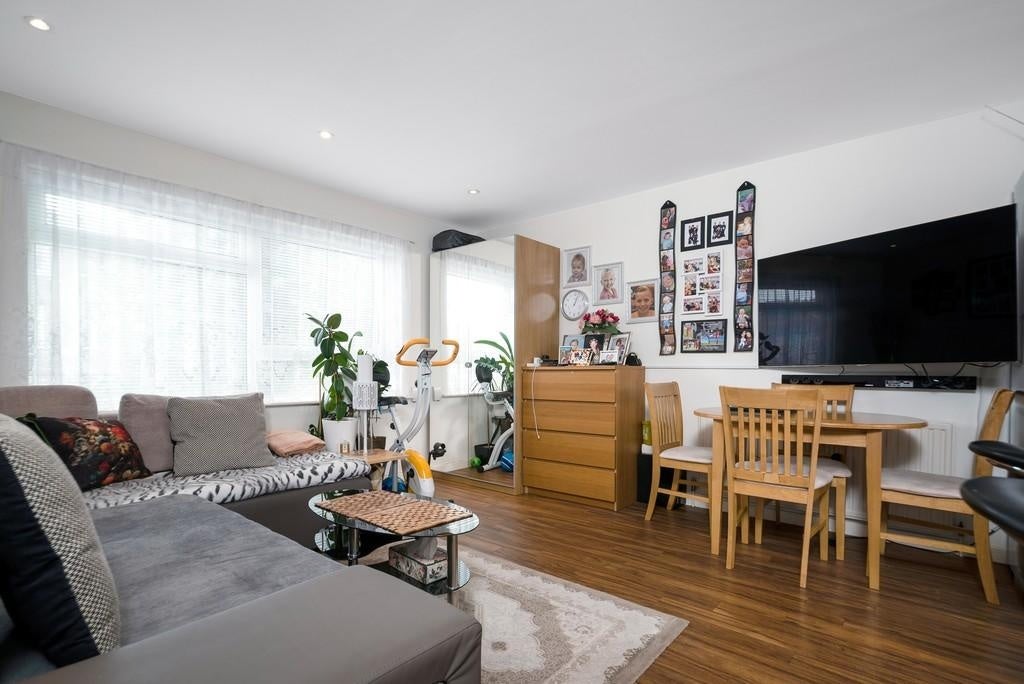 Flat Southwood Road in Greater London