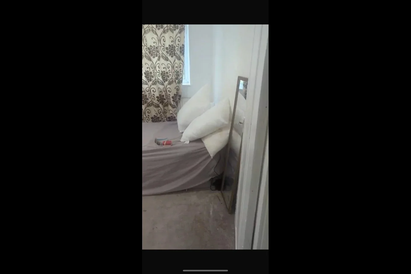 Room Burrow Walk in Greater London
