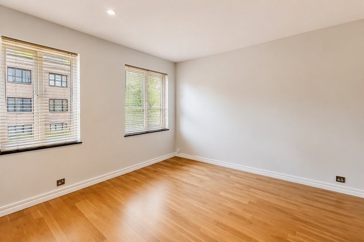 House Littlewood Close in Greater London