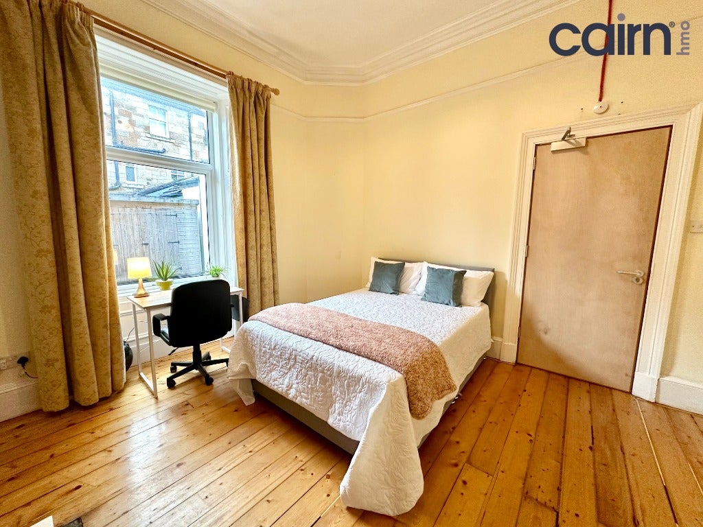Room Dungoyne Street in Glasgow
