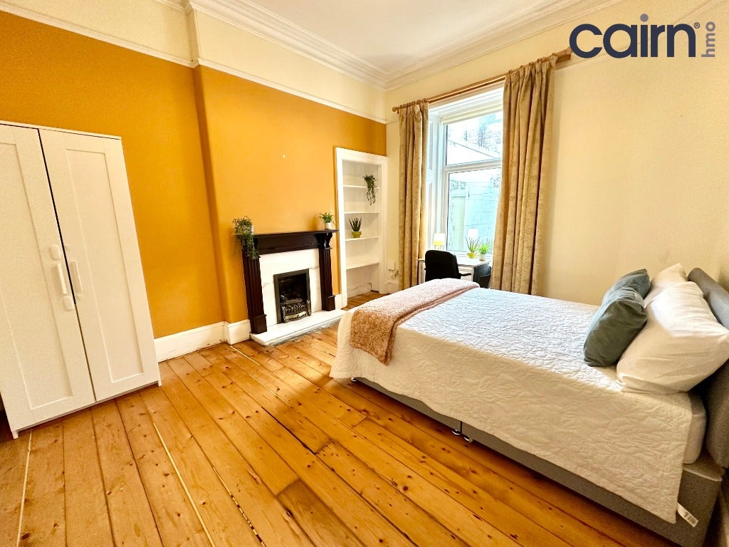 Room Dungoyne Street in Glasgow