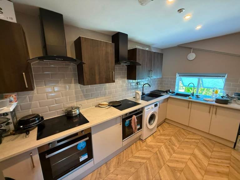 Flat Colham Avenue in Greater London