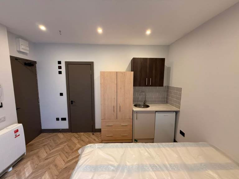 Flat Colham Avenue in Greater London
