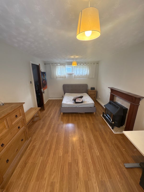 Room Dean Crescent in Bristol