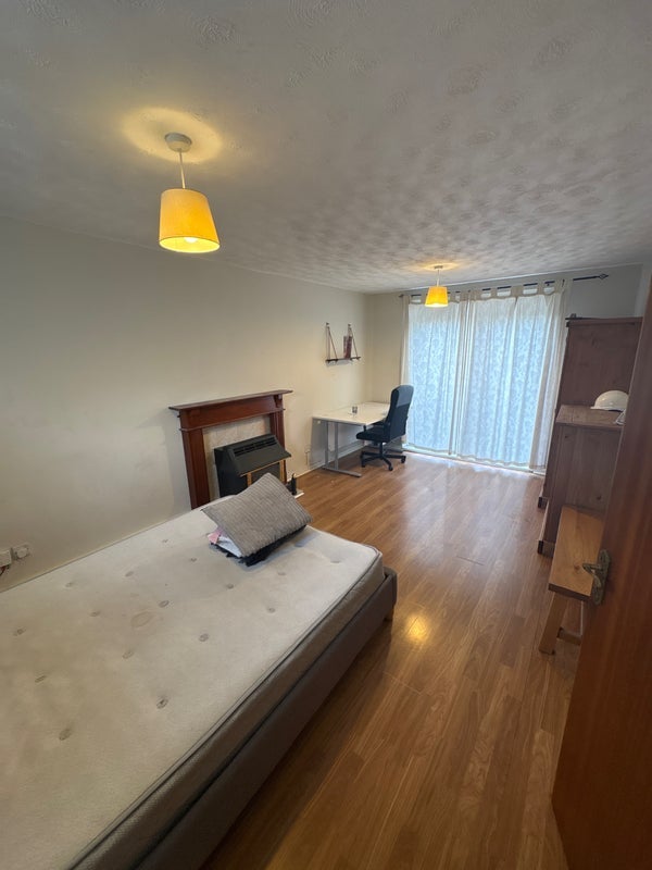Room Dean Crescent in Bristol