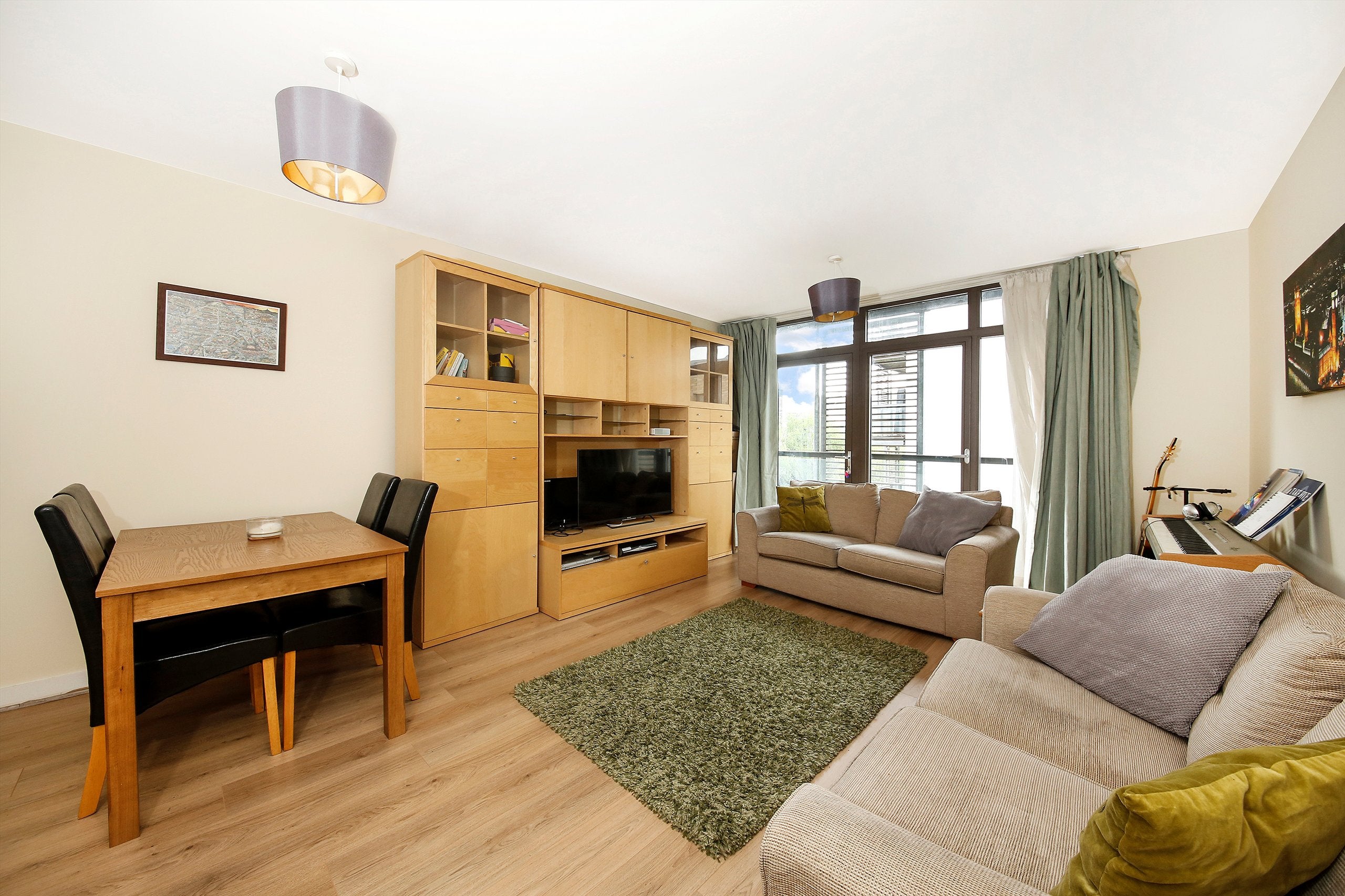 Flat Woolwich Road in Greater London