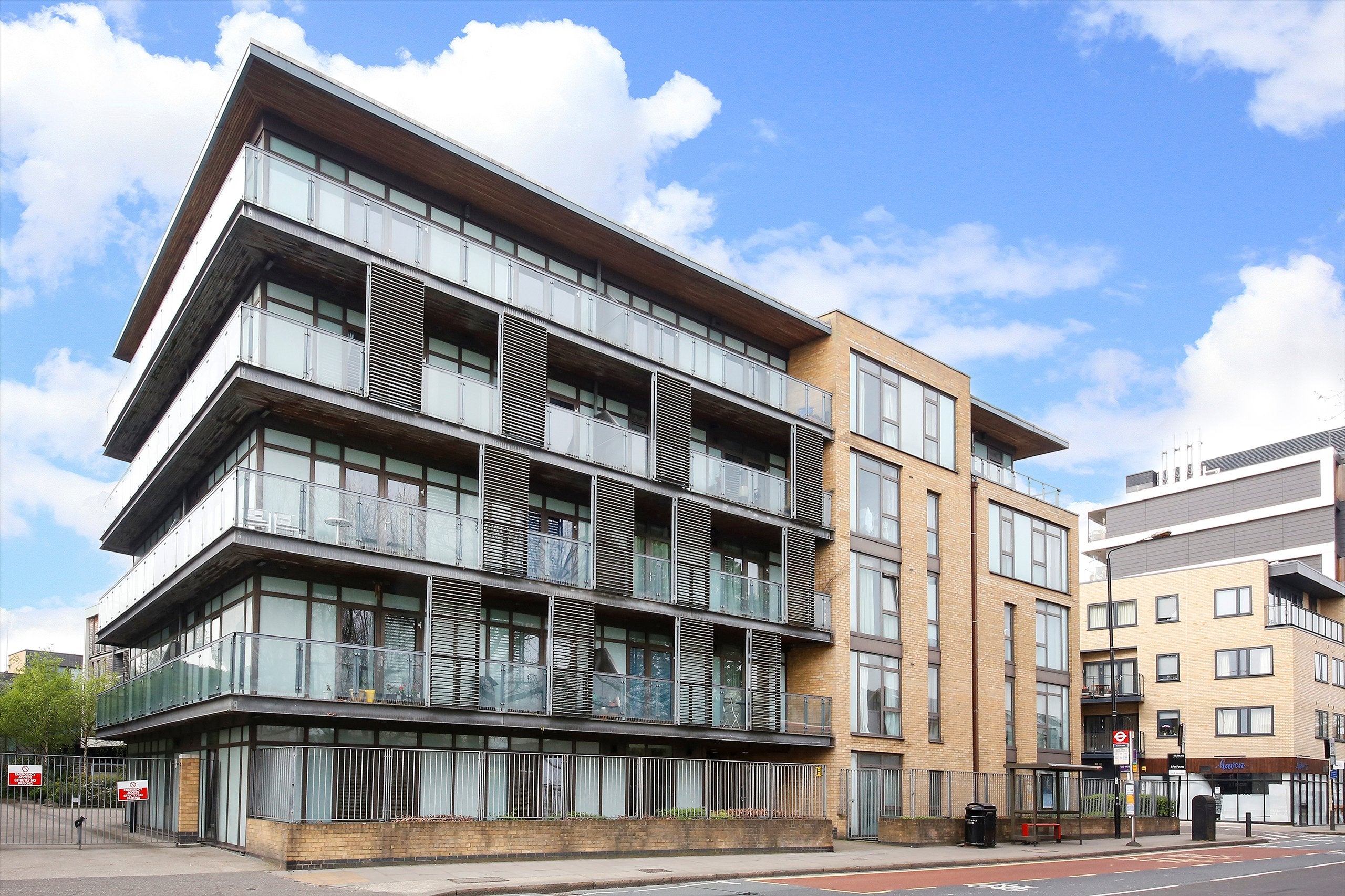Flat Woolwich Road in Greater London