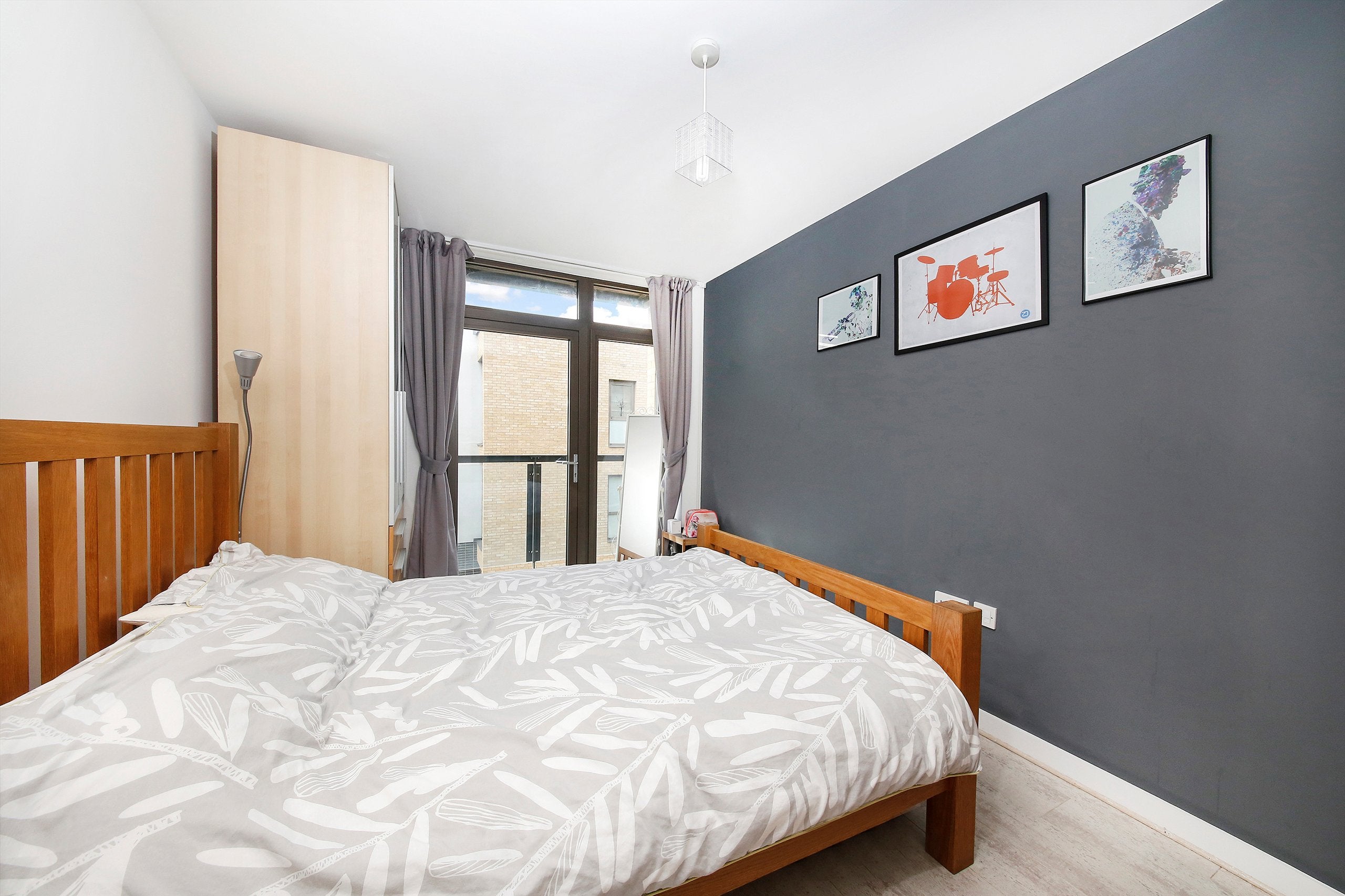 Flat Woolwich Road in Greater London