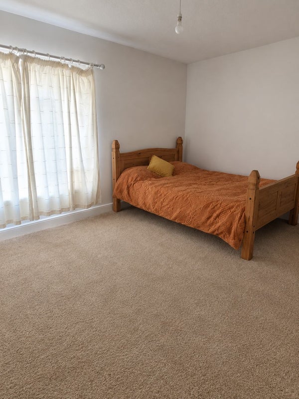 Room Hanham Road in Bristol