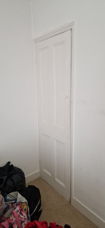Room Hanham Road in Bristol
