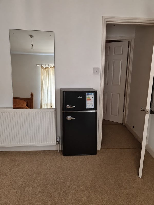 Room Hanham Road in Bristol